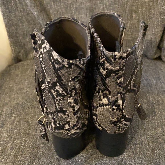 Snakeskin ankle booties - Picture 3 of 4